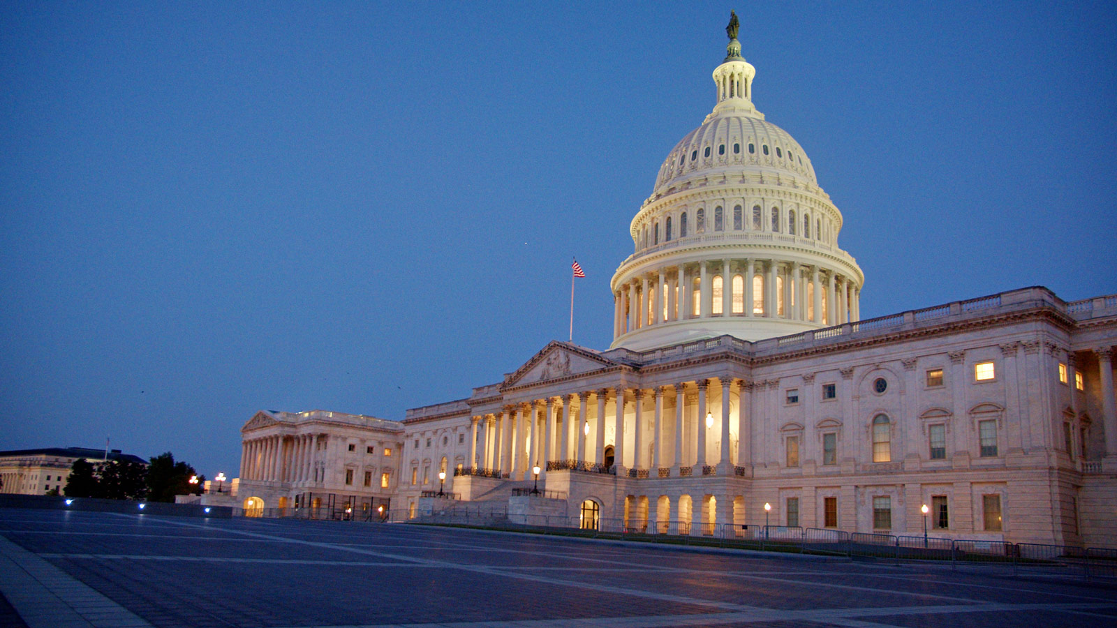 A photo of the United States Capitol at night